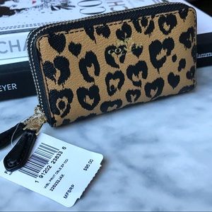 ❌SOLD❌ Coach Double Zip Card Case Wild Heart